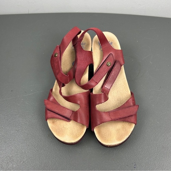 Wanda Panda Red Leather Wedges - Picture 5 of 6